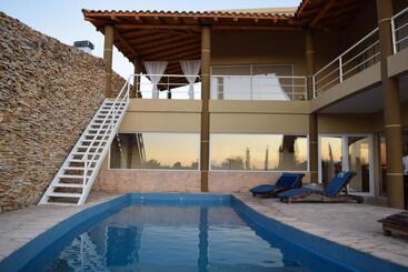 هتل Chaglasian Wine & Suites