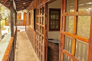هتل The Wooden House