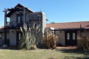اقامتگاه Cabañas Cerros Del Sol