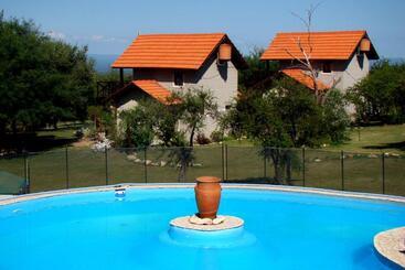 اقامتگاه Cabañas Cerros Del Sol