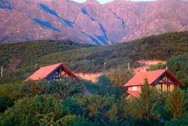 اقامتگاه Cabañas Cerros Del Sol