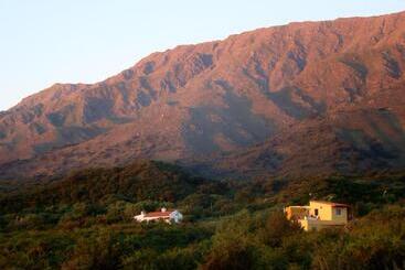 اقامتگاه Cabañas Cerros Del Sol