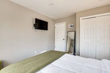 Atlanta Home W/ Movie Projector & Basketball Hoop!