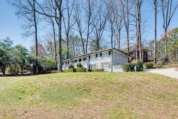 Atlanta Home W/ Movie Projector & Basketball Hoop!