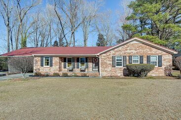 Greenville Home: 2 Mi To Downtown!