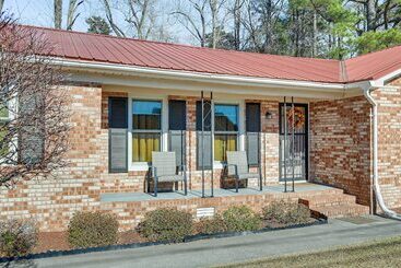Greenville Home: 2 Mi To Downtown!