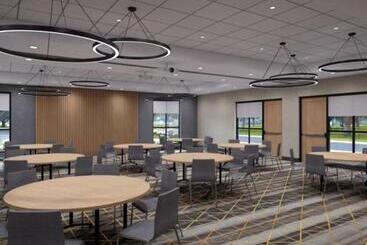 هتل Holiday Inn & Suites Monterey Park – Los Angeles, An Ihg