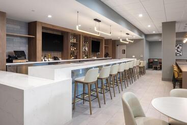 هتل Holiday Inn & Suites Monterey Park – Los Angeles, An Ihg