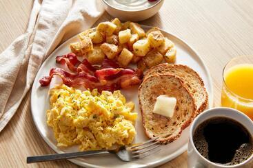 هتل Holiday Inn & Suites Monterey Park – Los Angeles, An Ihg