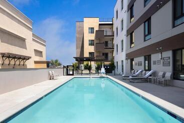 هتل Holiday Inn & Suites Monterey Park – Los Angeles, An Ihg