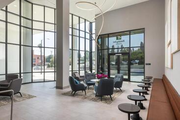هتل Holiday Inn & Suites Monterey Park – Los Angeles, An Ihg