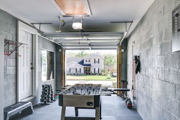 Lakeland Retreat W/ Private Pool & Yard Games!