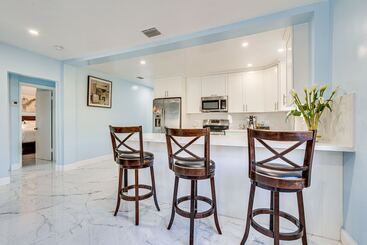 North Miami Home W/ Central A/c: Walk To Beaches!