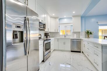 North Miami Home W/ Central A/c: Walk To Beaches!