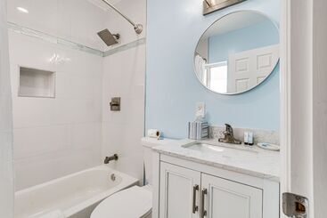 North Miami Home W/ Central A/c: Walk To Beaches!