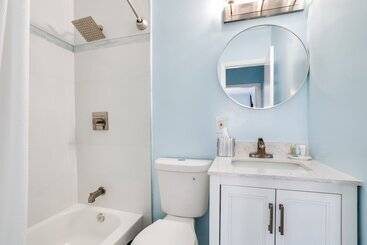 North Miami Home W/ Central A/c: Walk To Beaches!