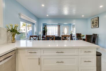 North Miami Home W/ Central A/c: Walk To Beaches!