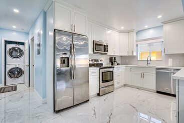 North Miami Home W/ Central A/c: Walk To Beaches!