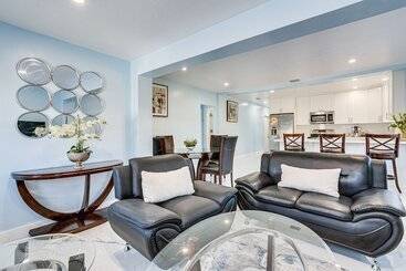 North Miami Home W/ Central A/c: Walk To Beaches!