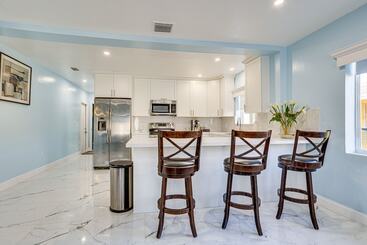 North Miami Home W/ Central A/c: Walk To Beaches!