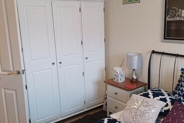 膳宿费 Aylesbury Lovely Double And Single Bedroom With Guest Only Bathroom