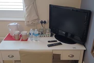 膳宿费 Aylesbury Lovely Double And Single Bedroom With Guest Only Bathroom