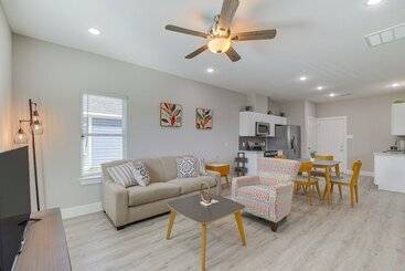 Quiet Houston Home   9 Mi To Downtown Aquarium!