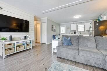 Sunny North Myrtle Beach Home: Walk To Ocean!
