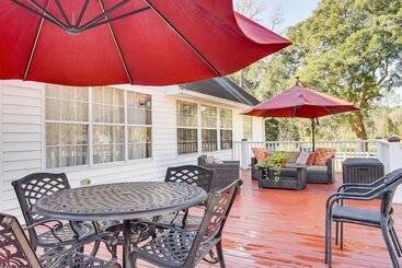 Charleston Home: Game Room, Large Deck & 2 Grills!