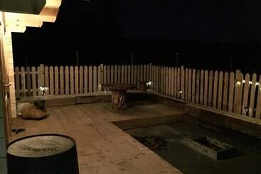 Cosy 1 Bed Farm Stay Cabin