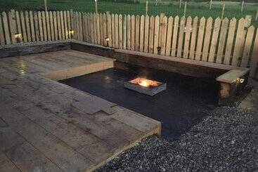 Cosy 1 Bed Farm Stay Cabin