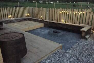 Cosy 1 Bed Farm Stay Cabin