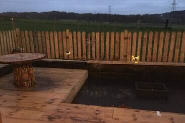 Cosy 1 Bed Farm Stay Cabin