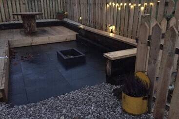Cosy 1 Bed Farm Stay Cabin