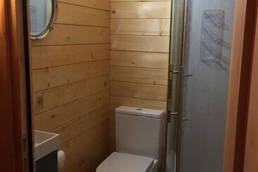 Cosy 1 Bed Farm Stay Cabin