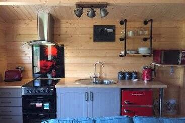 Cosy 1 Bed Farm Stay Cabin