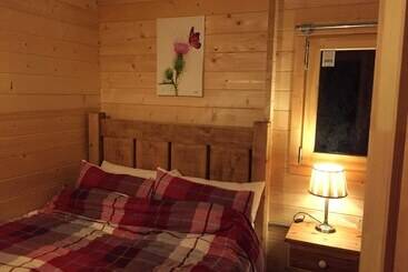 Cosy 1 Bed Farm Stay Cabin