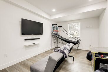 Decatur Home W/ Deck   9 Mi To State Farm Arena!