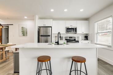 Decatur Home W/ Deck   9 Mi To State Farm Arena!