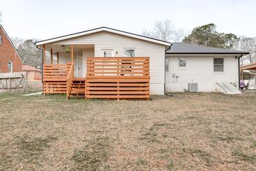 Decatur Home W/ Deck   9 Mi To State Farm Arena!