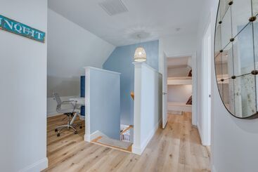 Downtown Ogunquit Home: 1 Mi To Beach!