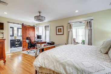 Elegant Saratoga Springs Stay: Walk To Town, Track