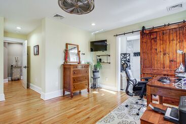 Elegant Saratoga Springs Stay: Walk To Town, Track