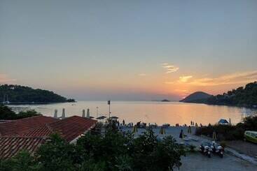 هتل Maeiz Skopelos