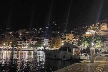 هتل Maeiz Skopelos