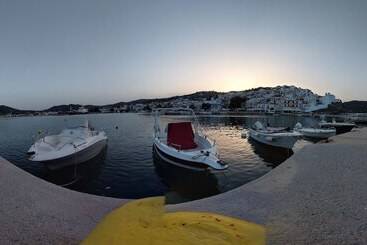 هتل Maeiz Skopelos