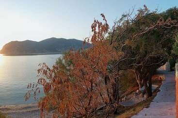هتل Maeiz Skopelos