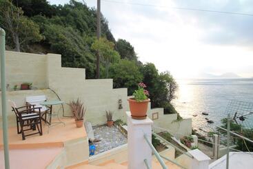 هتل Maeiz Skopelos