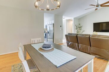 Lovely Charlotte Home W/ Yard: 9 Mi To Uptown!
