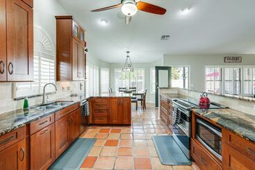 Lovely Gilbert Home W/ Heated Pool: 3 Mi To Dtwn!